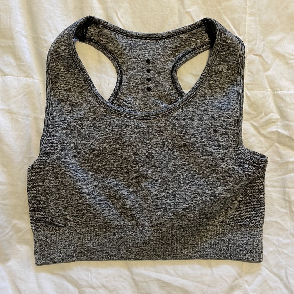 Gray seamless sports bar